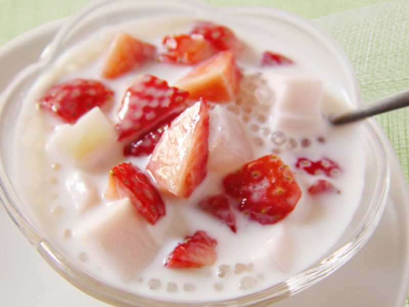 奶香草莓西米露