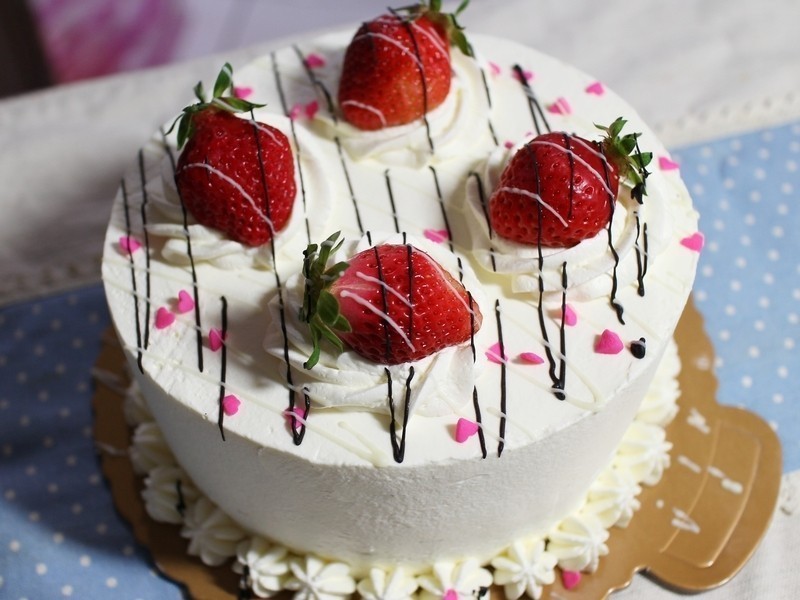 欢乐的春日草莓生日蛋糕