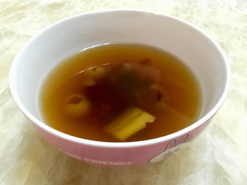 红枣桂圆枸杞黑糖姜母茶