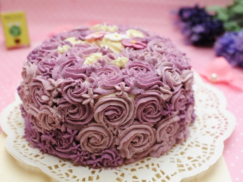 紫色玫瑰草莓奶油蛋糕