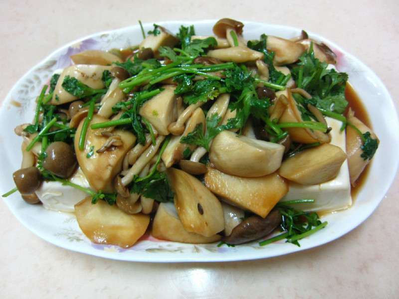 一道美食，怎么样制作菇菇豆腐