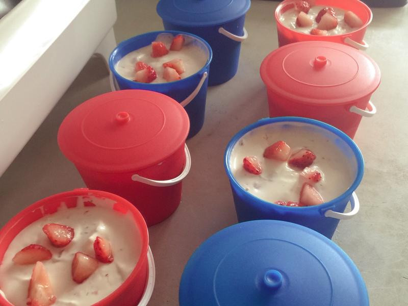 草莓水桶冰淇淋