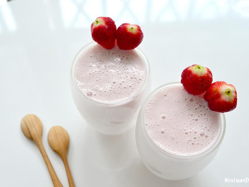 草莓蜂蜜牛奶冰沙