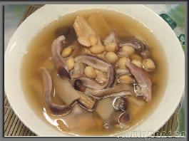 腐竹莲子猪肚汤