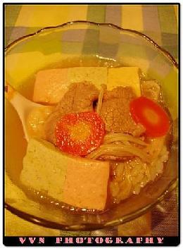 金菇五彩豆腐牛肉煲
