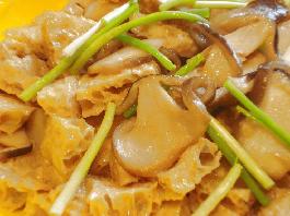 脆皮豆腐炖菌子