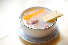 玉米红萝卜竹蔗猪骨汤