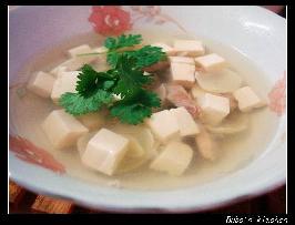 鲜百合瘦肉豆腐汤