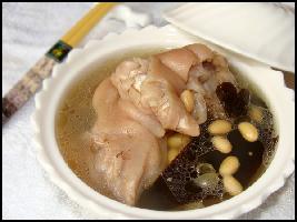 黄豆海带猪脚汤