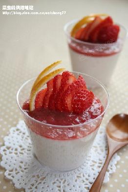 草莓意式奶油布丁