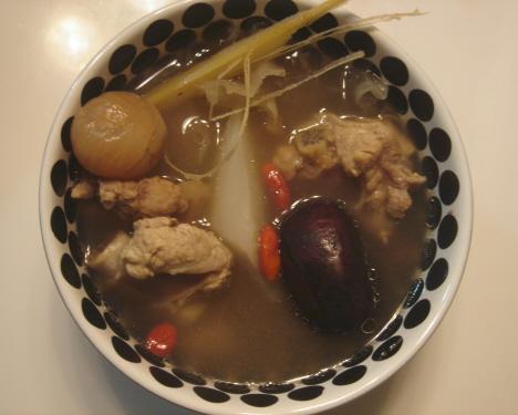 竹蔗茅根荸荠排骨汤