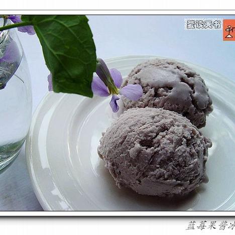 蓝莓果酱冰激淋
