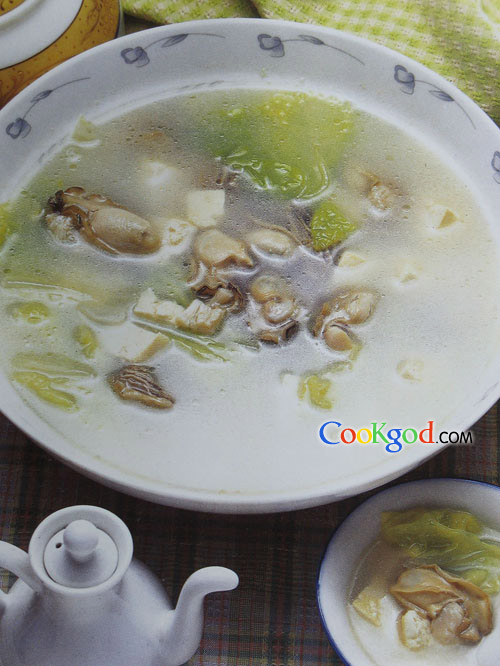 牡蛎肉炖豆腐白菜