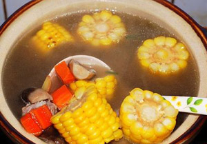 胡萝卜玉米牛蒡汤