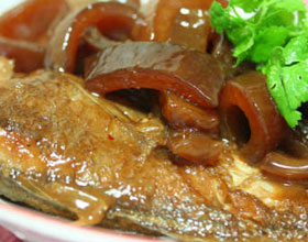 猪皮豆腐炖鲤鱼