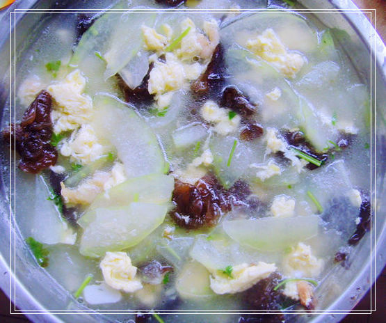 冬瓜海米汤 。