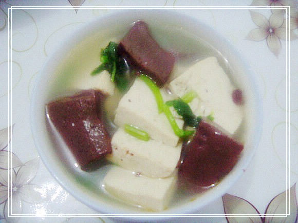 羊血豆腐汤 。