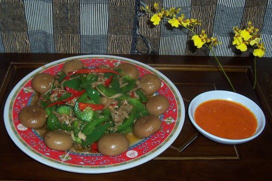 蚝油虾米烩蘑菇金针菇青红椒