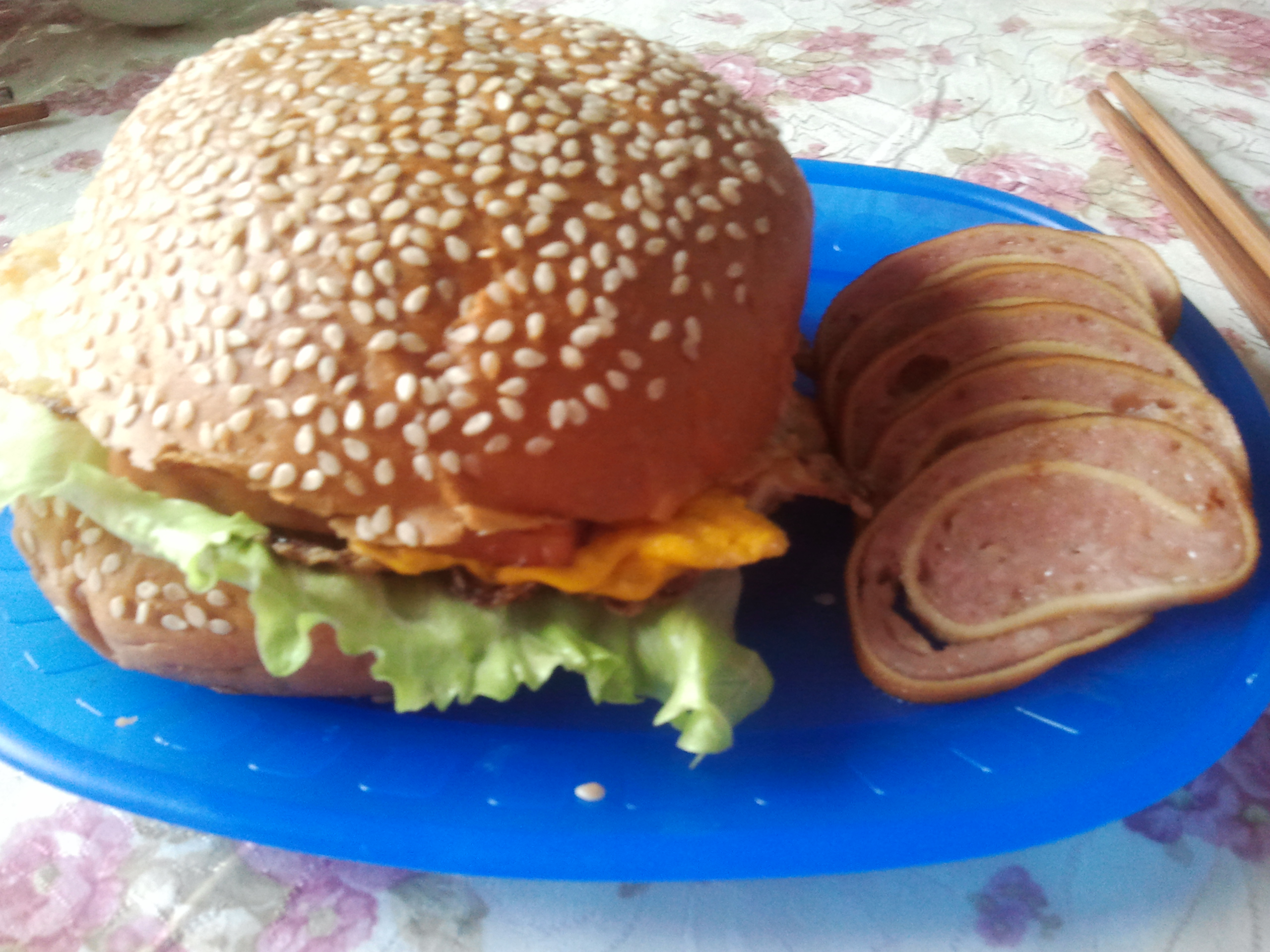 煎蛋火腿汉堡－美味营养的学生早餐