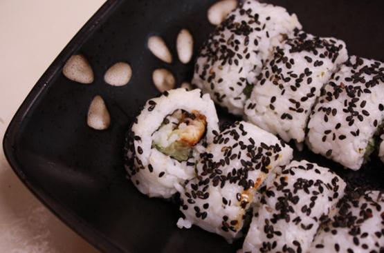 日本料理：烤鳗寿司卷