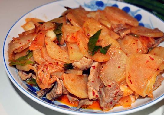 韩国泡菜土豆片炒肉