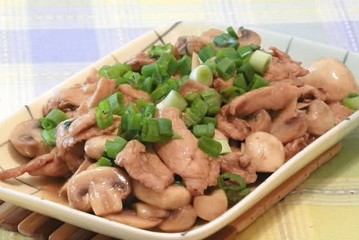 蘑菇炒鸡片