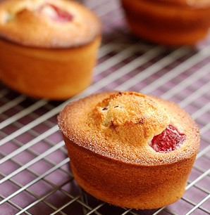 Raspberry friands 