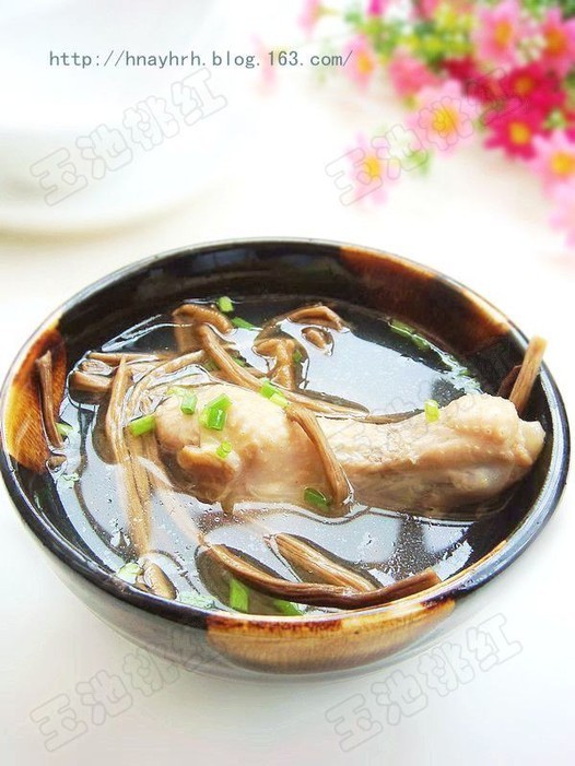 茶树菇鸡腿汤