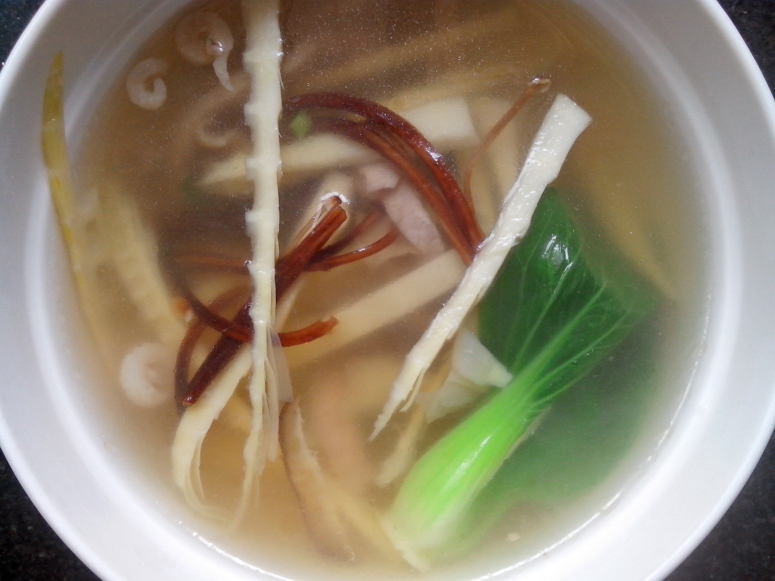 小竹笋茶树菇汤