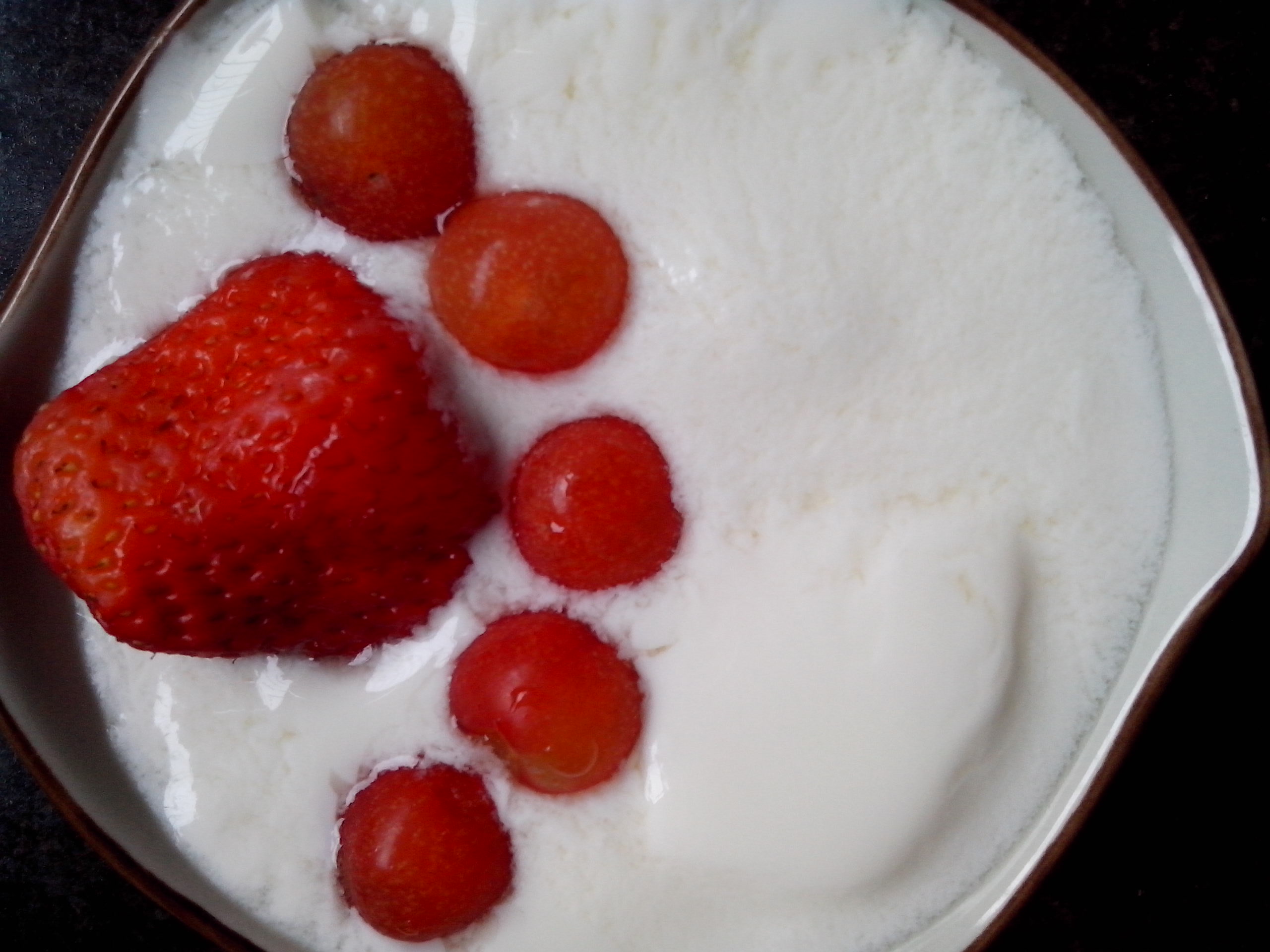 草莓酸奶（下）|摄影|静物|Gento - 原创作品 - 站酷 (ZCOOL)