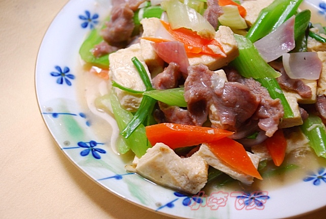 冻豆腐炒猪面珠灯肉