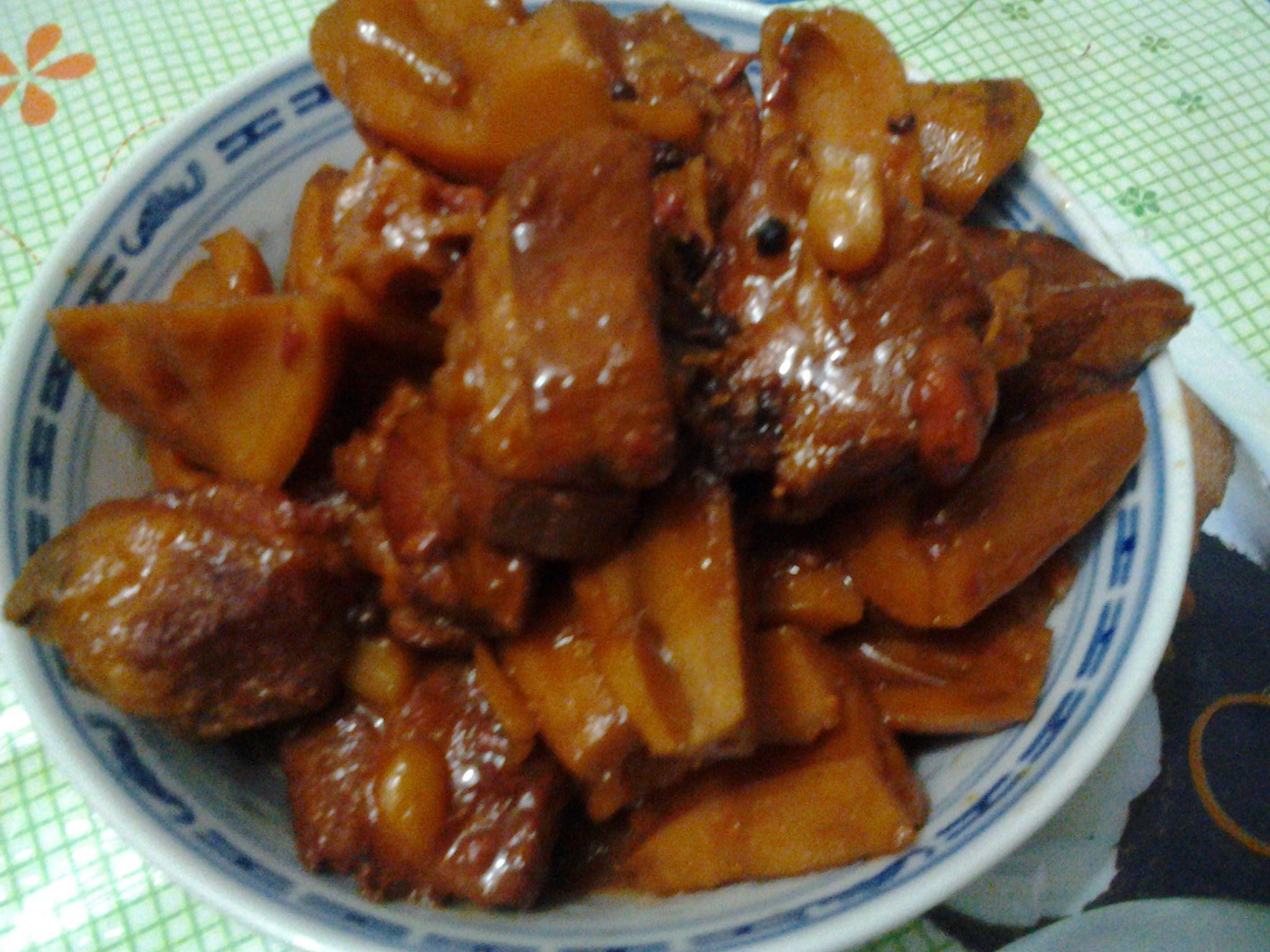 广式莲藕炖猪脚，一道有名的粤菜，香糯味美，做一盘待客倍有面子 - 哔哩哔哩