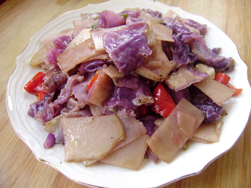 紫甘蓝炒土豆片
