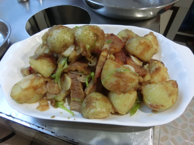 三丝腊肉干煸小土豆