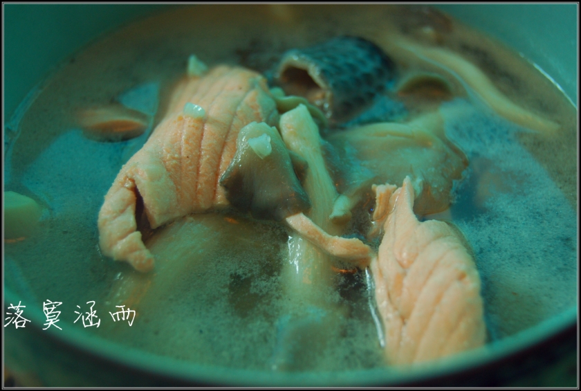 凤尾菇三文鱼汤
