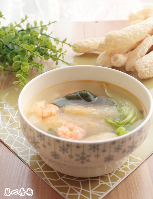 竹荪鲜虾豆腐海带汤