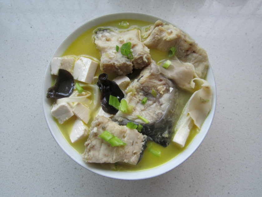 鱼骨豆腐平菇汤