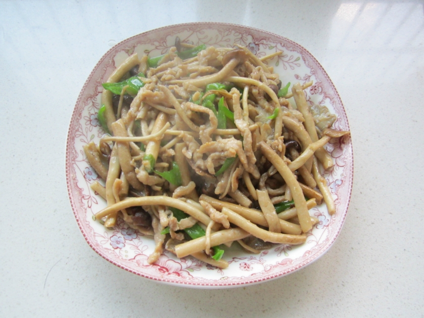 茶树菇青椒肉丝