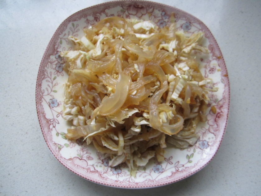 凉拌海蜇皮白菜