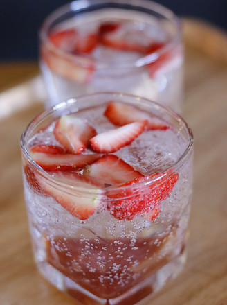 草莓苏打水
