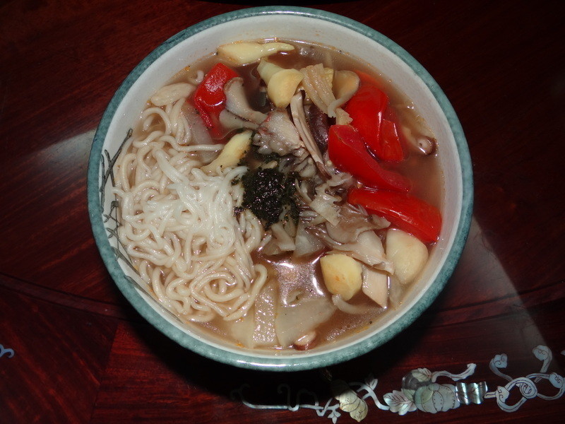 素食香椿蔬菜汤面