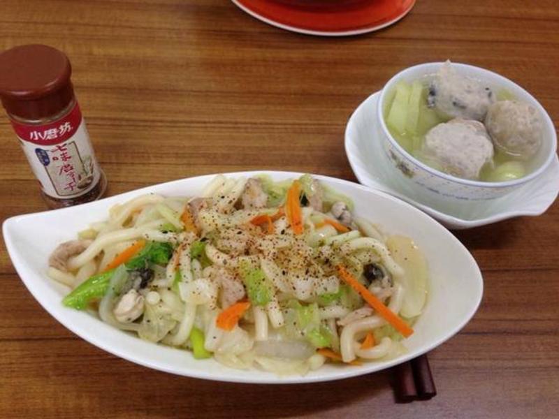 家常菜-海鲜炒乌龙面+黄瓜3丸汤