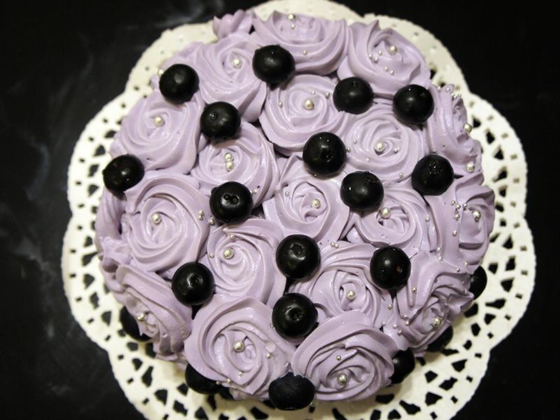 紫色玫瑰蓝莓奶油棉花蛋糕