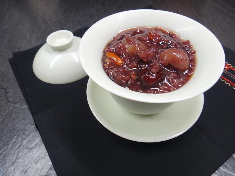 紫米桂圆枸杞红枣粥