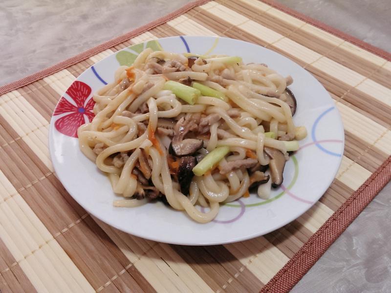 肉丝炒乌龙面