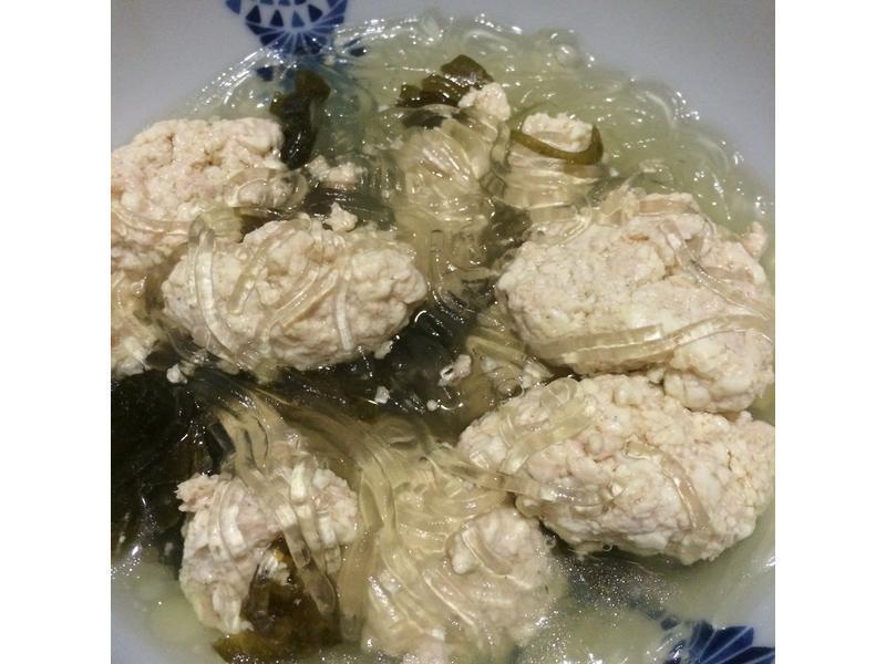 简单料理 - 鸡肉豆腐丸海带芽粉丝汤