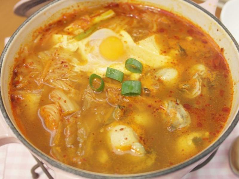 韩式牡蛎豆腐锅~吃进热腾腾的一股暖流 ♪