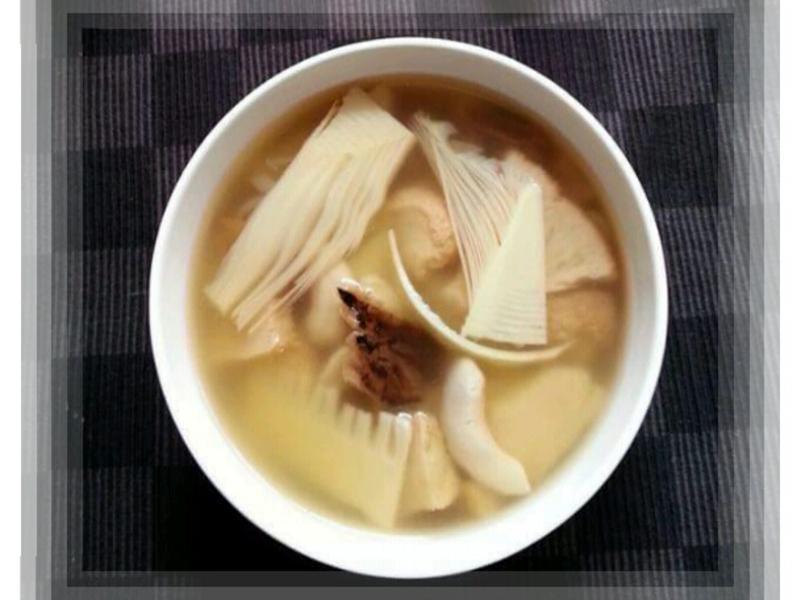 春笋猴菇煲汤