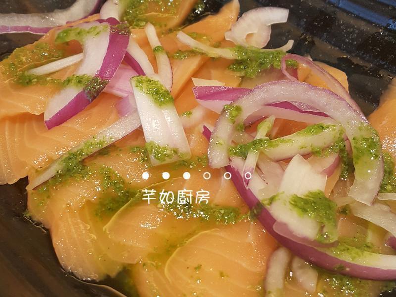 香草红洋葱鲑鱼片