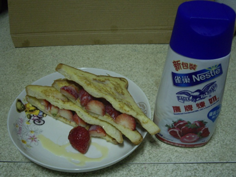 《草莓就爱鹰牌炼奶》- 草莓炼乳法式三明治